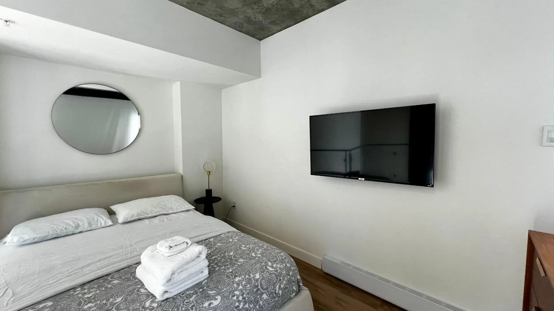 Sky Rocket Downtown Mtl Apartment Montreal Canada