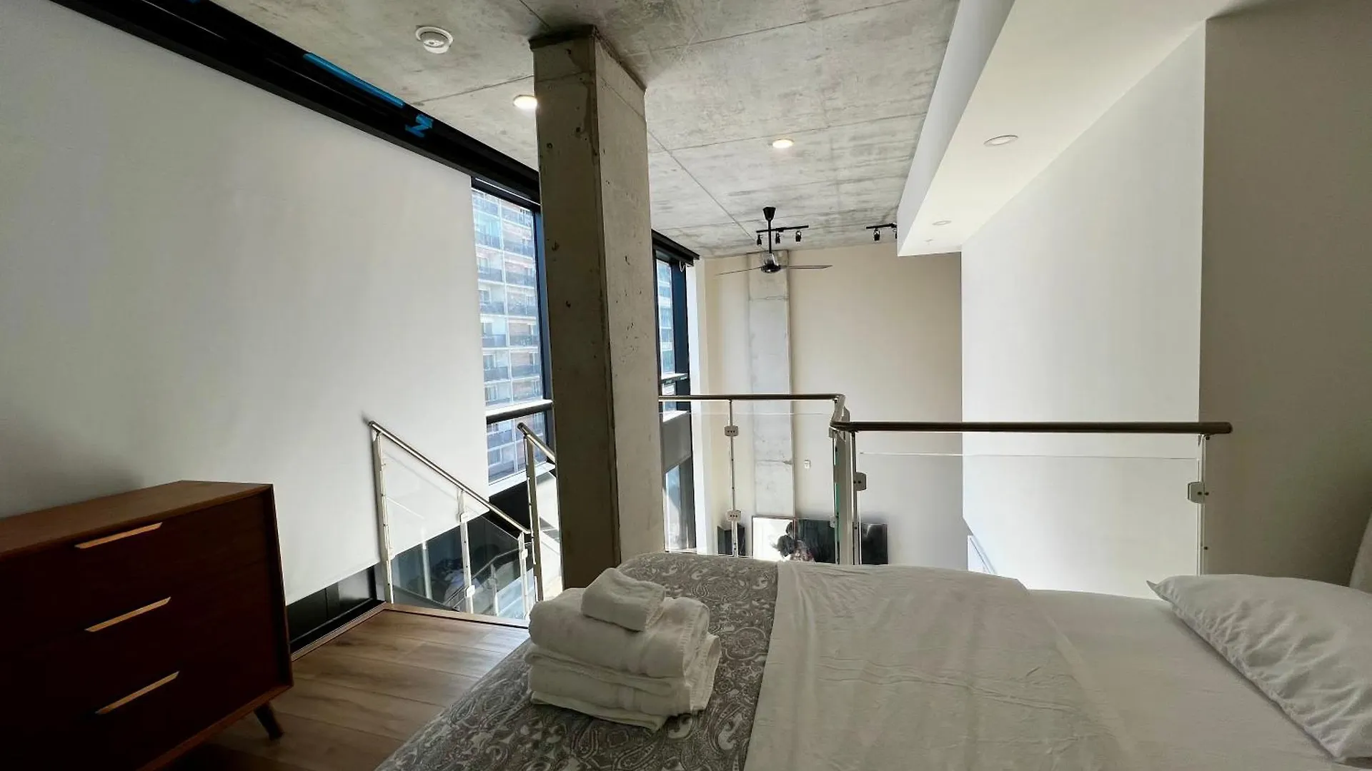 Sky Rocket Downtown Mtl Apartment Montreal Canada