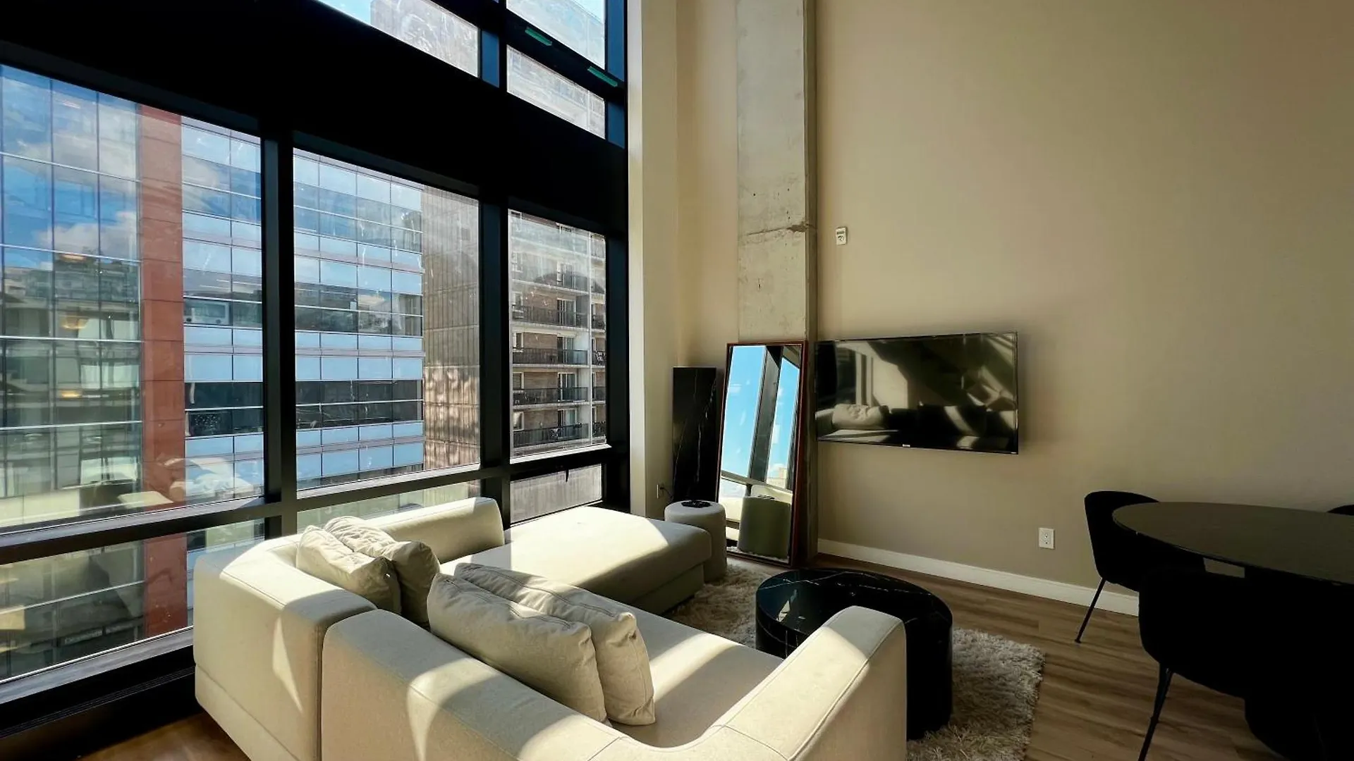 Sky Rocket Downtown Mtl Apartment Montreal